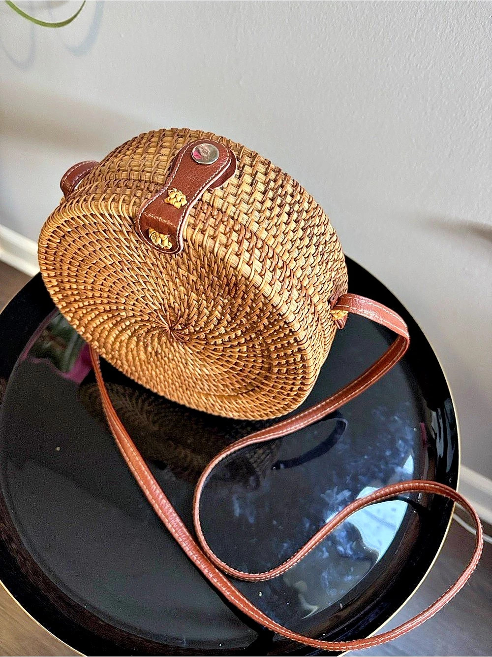 Floral lined Rattan Crossbody - Picture 4 of 5